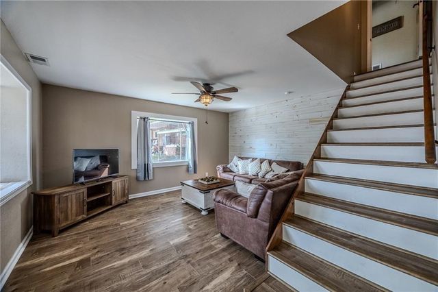 28247 W Cove Drive, Lincoln, MO 65338