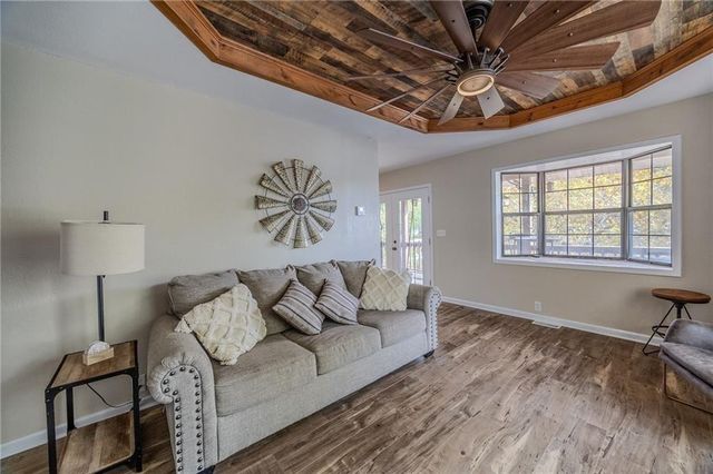 28247 W Cove Drive, Lincoln, MO 65338