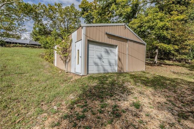 28247 W Cove Drive, Lincoln, MO 65338