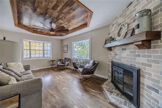 28247 W Cove Drive, Lincoln, MO 65338