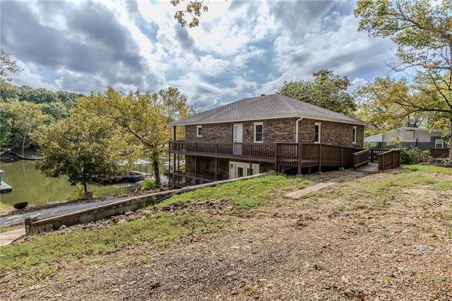 28247 W Cove Drive, Lincoln, MO 65338