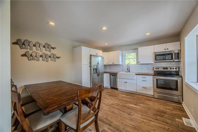 28247 W Cove Drive, Lincoln, MO 65338