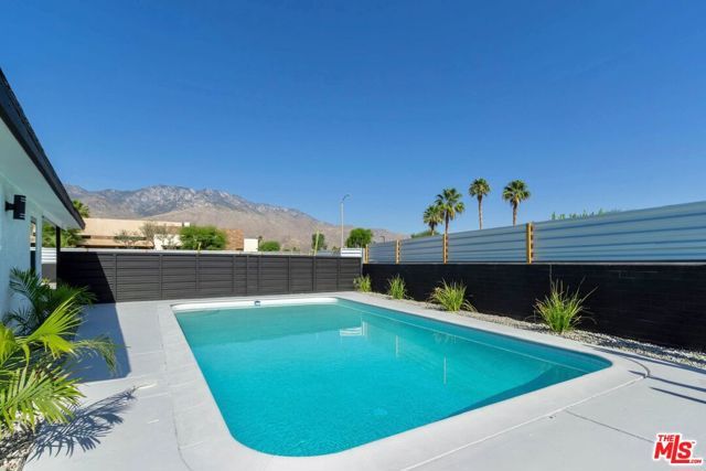 4325 E Calle De Carlos, Palm Springs, CA 92264