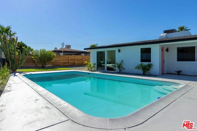 4325 E Calle De Carlos, Palm Springs, CA 92264