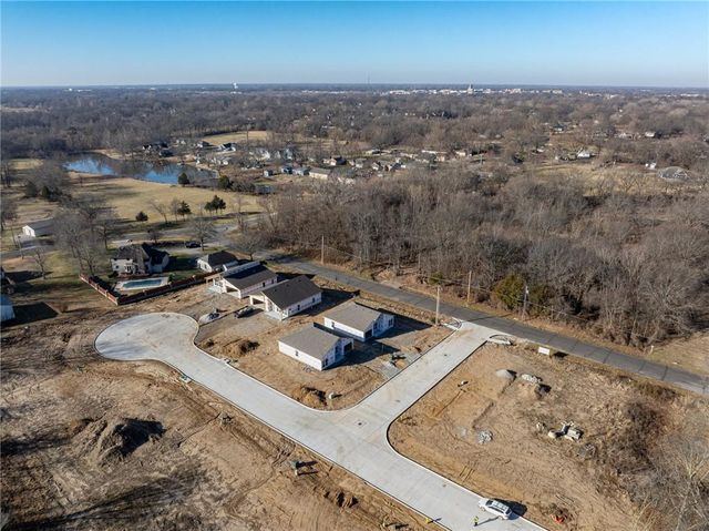 1505 Ashton Way, Pittsburg, KS 66762