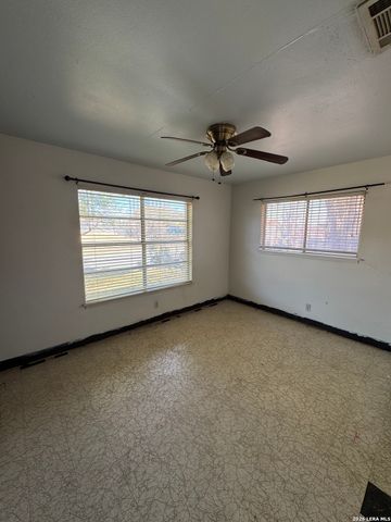 622 Trafalgar, San Antonio, TX 78216