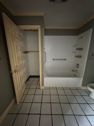 622 Trafalgar, San Antonio, TX 78216