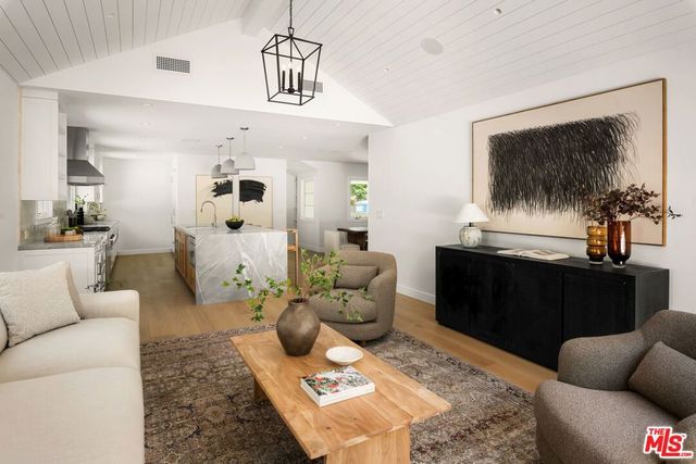 11319 Rose Avenue, Los Angeles, CA 90066
