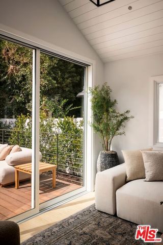 11319 Rose Avenue, Los Angeles, CA 90066