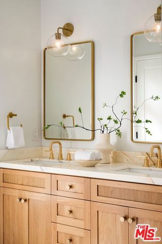 11319 Rose Avenue, Los Angeles, CA 90066