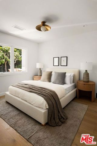 11319 Rose Avenue, Los Angeles, CA 90066