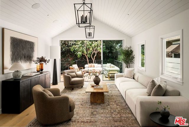 11319 Rose Avenue, Los Angeles, CA 90066