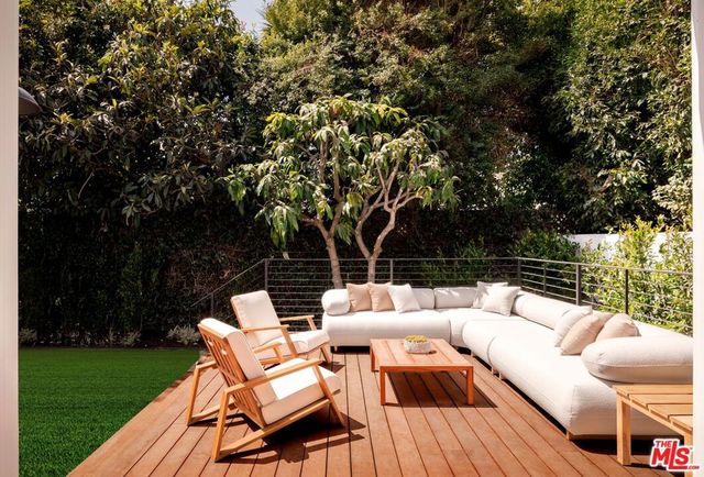 11319 Rose Avenue, Los Angeles, CA 90066