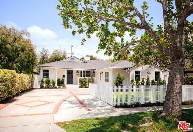 11319 Rose Avenue, Los Angeles, CA 90066