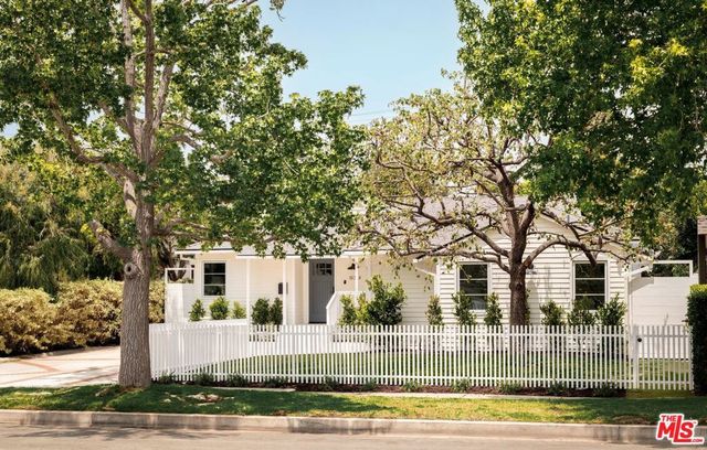 11319 Rose Avenue, Los Angeles, CA 90066