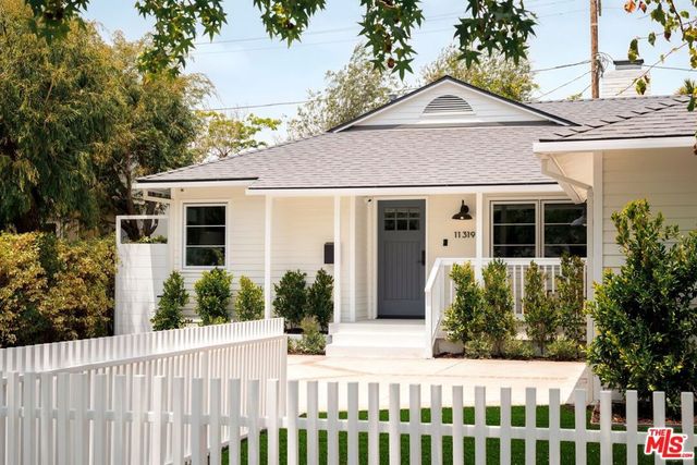 11319 Rose Avenue, Los Angeles, CA 90066
