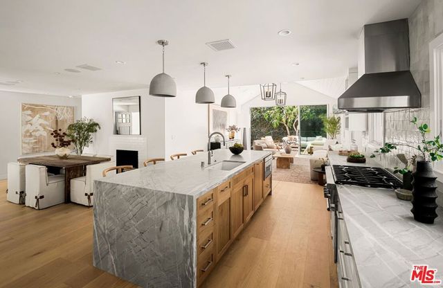 11319 Rose Avenue, Los Angeles, CA 90066
