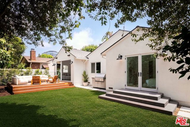 11319 Rose Avenue, Los Angeles, CA 90066