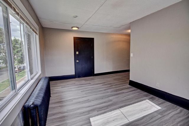 929 Aurora Avenue, Saint Paul, MN 55104