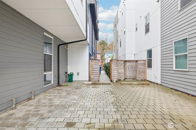 2403 SW Edmunds Street, Seattle, WA 98106