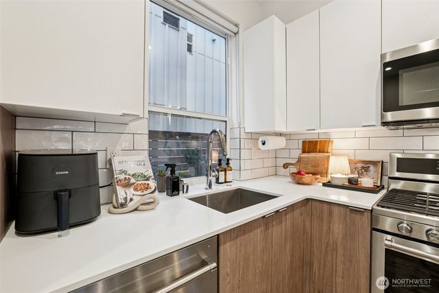 2403 SW Edmunds Street, Seattle, WA 98106