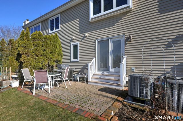 76 SANDPIPER Crescent, Milford, CT 06460