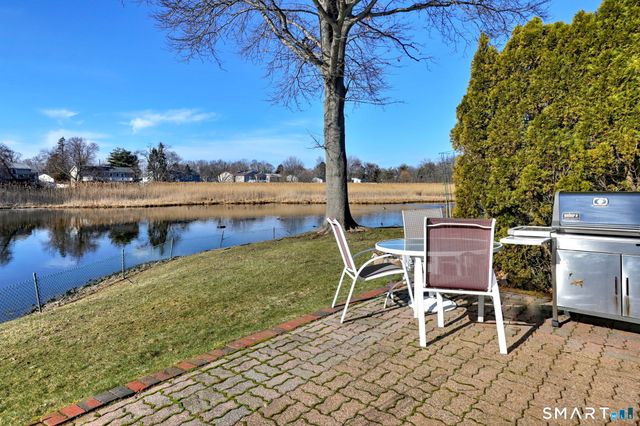 76 SANDPIPER Crescent, Milford, CT 06460