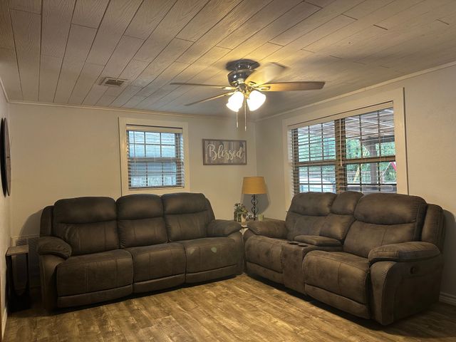 223 HOLLY Glen, Murchison, TX 75778