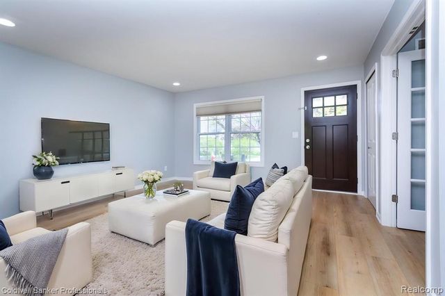 829 N Dorchester Avenue, Royal Oak, MI 48067