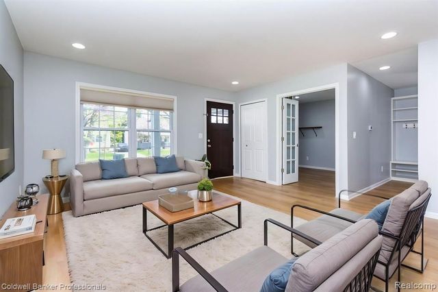 829 N Dorchester Avenue, Royal Oak, MI 48067