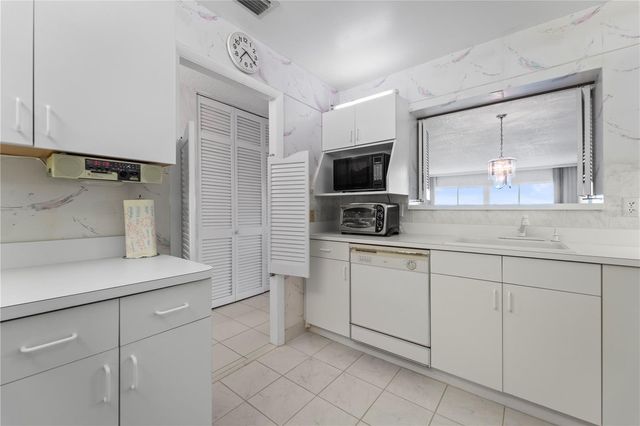 100 BLUFF VIEW DRIVE 609A, Belleair Bluffs, FL 33770