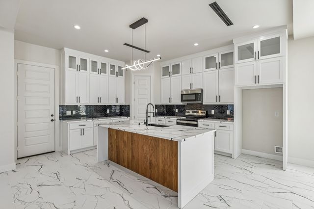 1447 Oakley Avenue, Dallas, TX 75216