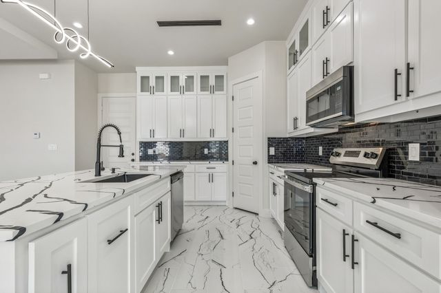 1447 Oakley Avenue, Dallas, TX 75216