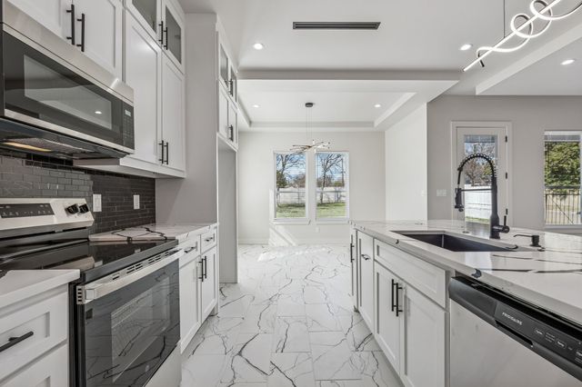 1447 Oakley Avenue, Dallas, TX 75216