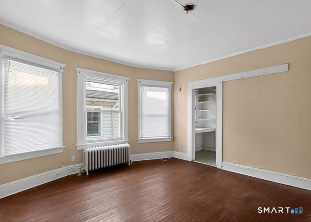 695 697 Laurel Avenue, Bridgeport, CT 06604