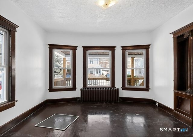 695 697 Laurel Avenue, Bridgeport, CT 06604