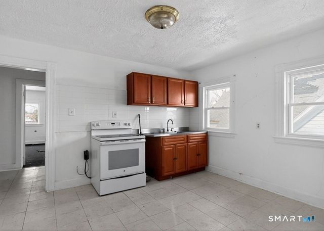 695 697 Laurel Avenue, Bridgeport, CT 06604