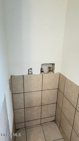 3134 6th Avenue 1, Troy, NY 12180