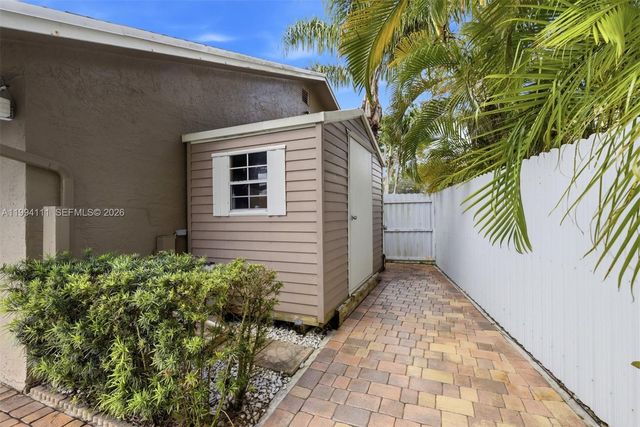 10227 SW 49th Ct, Cooper City, FL 33328