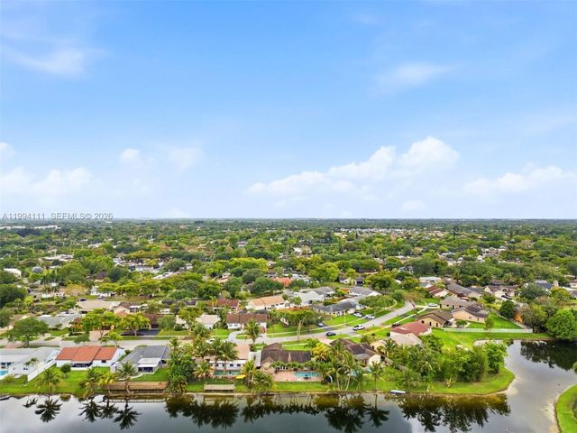 10227 SW 49th Ct, Cooper City, FL 33328