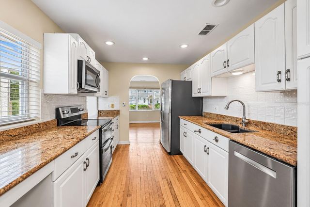 206 17TH AVENUE NE, St Petersburg, FL 33704