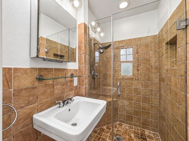 206 17TH AVENUE NE, St Petersburg, FL 33704