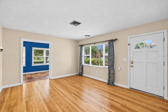 206 17TH AVENUE NE, St Petersburg, FL 33704