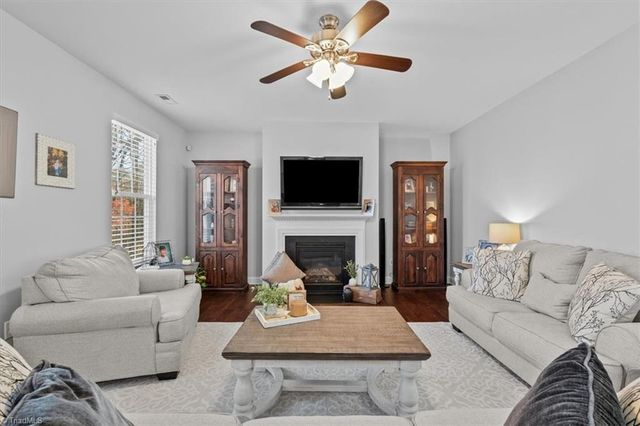 5528 Autumn Harvest Drive, Kernersville, NC 27284
