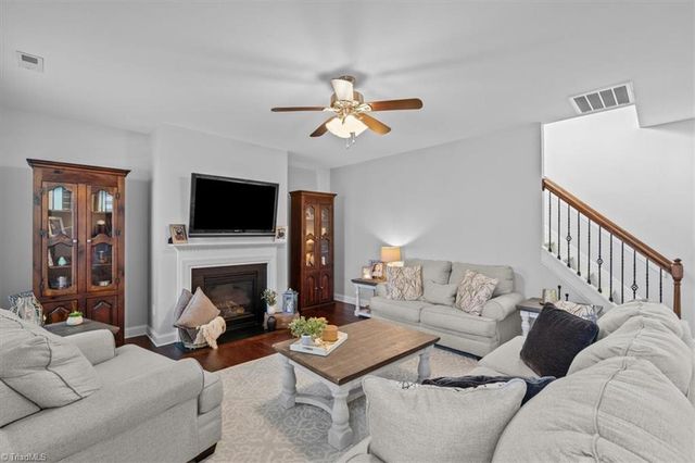 5528 Autumn Harvest Drive, Kernersville, NC 27284