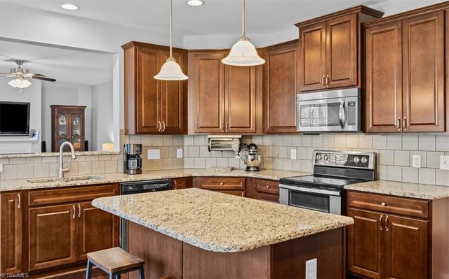 5528 Autumn Harvest Drive, Kernersville, NC 27284
