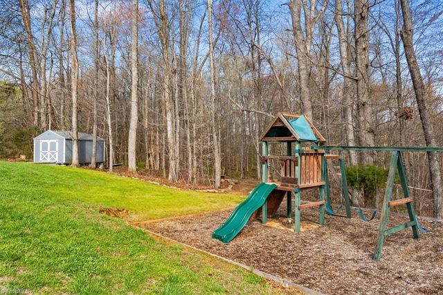 5528 Autumn Harvest Drive, Kernersville, NC 27284