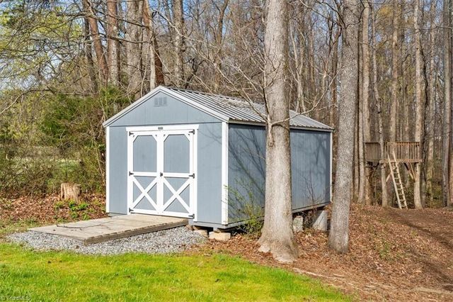 5528 Autumn Harvest Drive, Kernersville, NC 27284