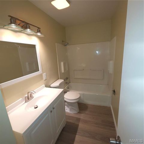 6670 Chesapeake Drive D, Florissant, MO 63033