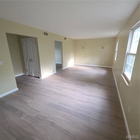 6670 Chesapeake Drive D, Florissant, MO 63033